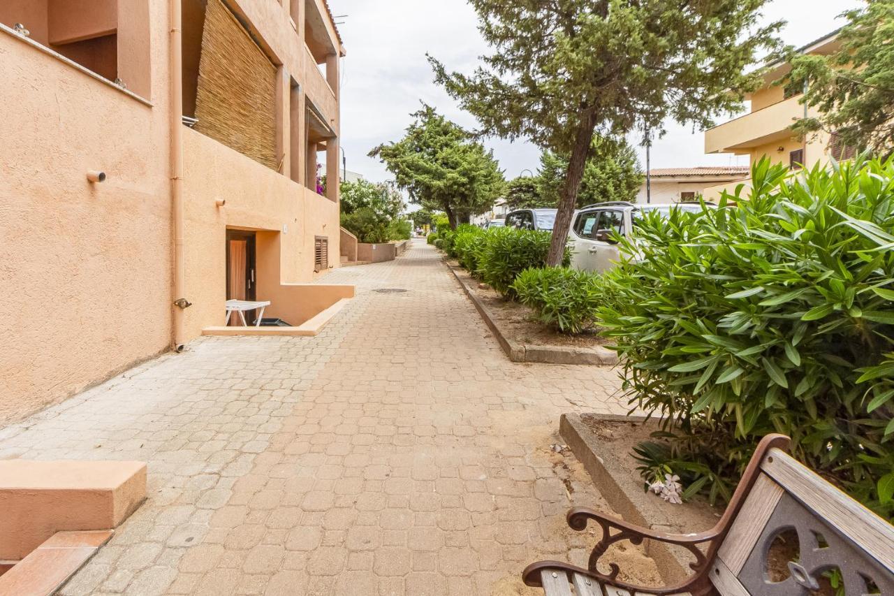 Relax Family House Al Mare Apartment Isola Rossa Exterior photo